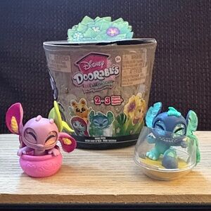 Disney Doorables: Angel & Stitch. In Full Bloom